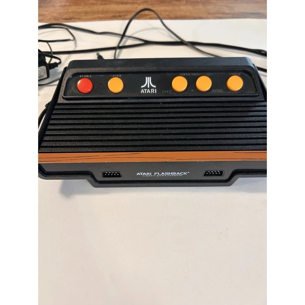 Atari Flashback 8  Classic Gaming Console  W/105  Retro Games Preloaded 2 Joystk